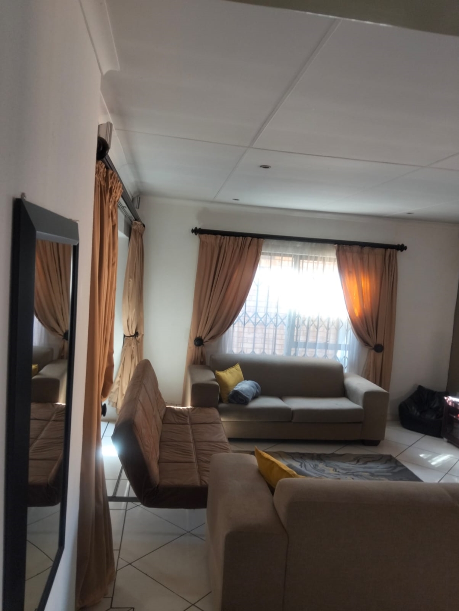 To Let 3 Bedroom Property for Rent in New Redruth Gauteng