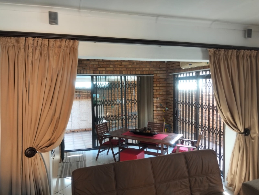 To Let 3 Bedroom Property for Rent in New Redruth Gauteng