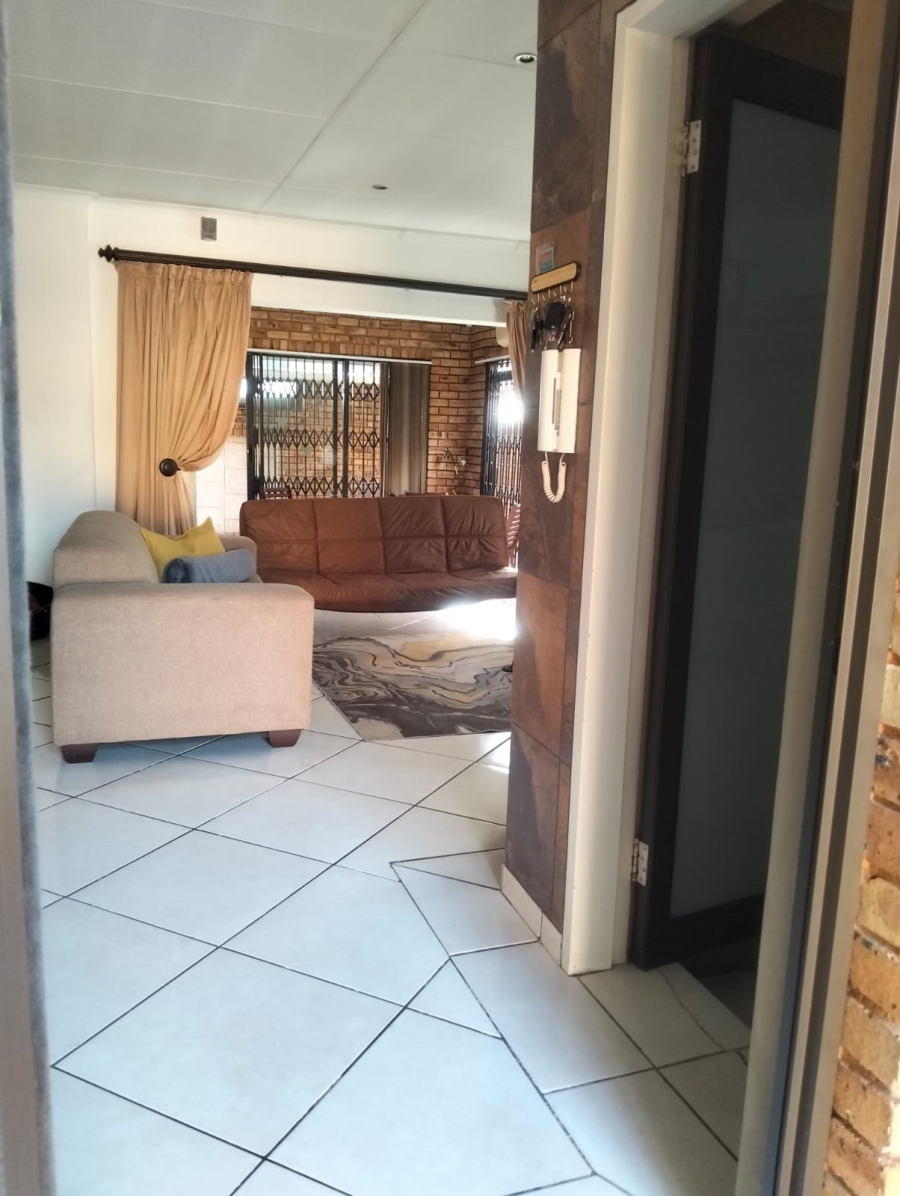To Let 3 Bedroom Property for Rent in New Redruth Gauteng