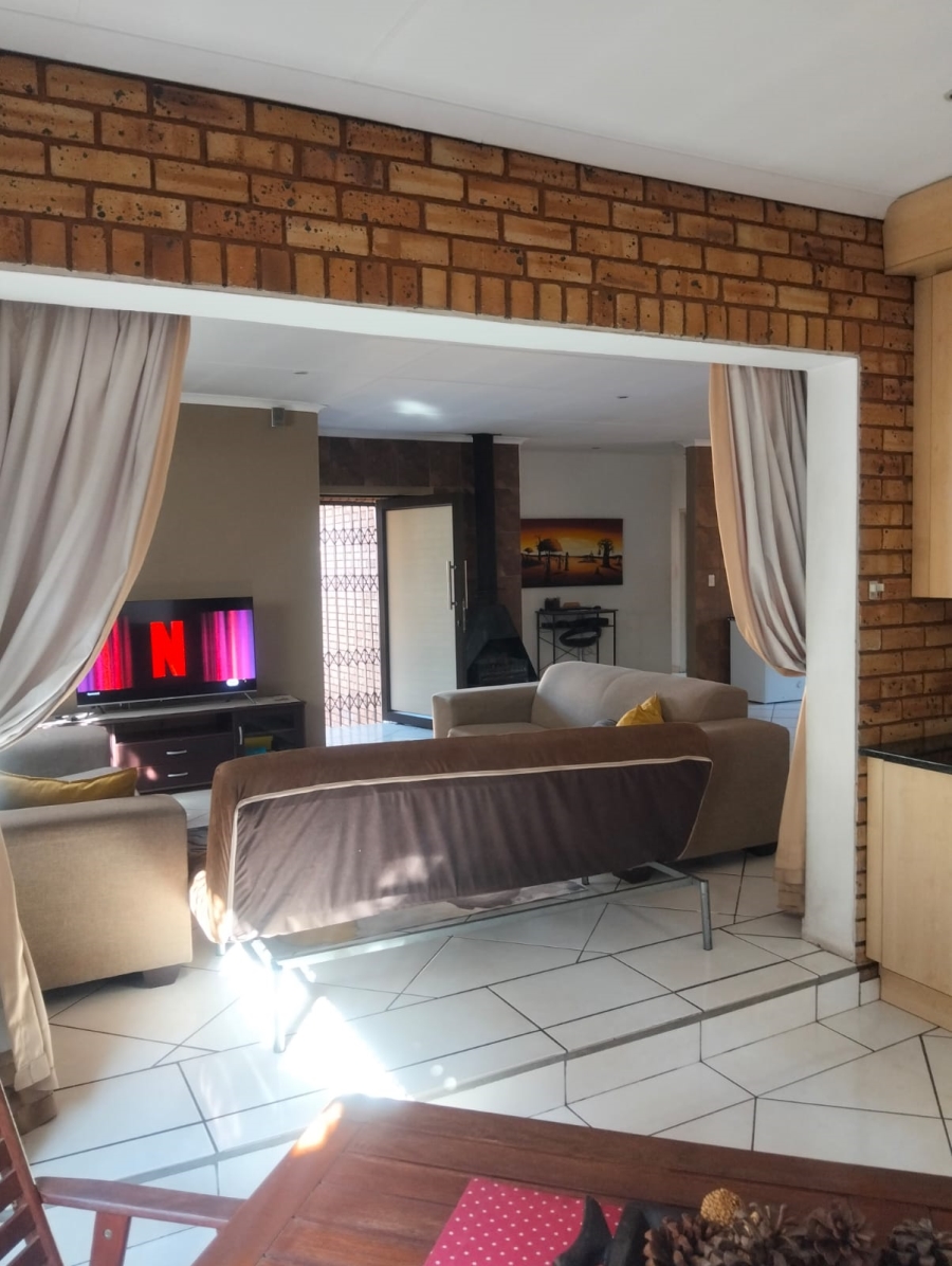 To Let 3 Bedroom Property for Rent in New Redruth Gauteng