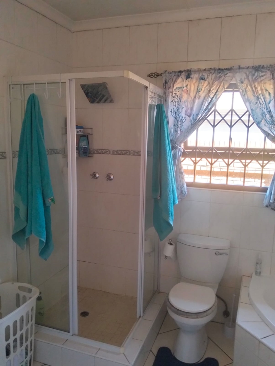 To Let 3 Bedroom Property for Rent in New Redruth Gauteng
