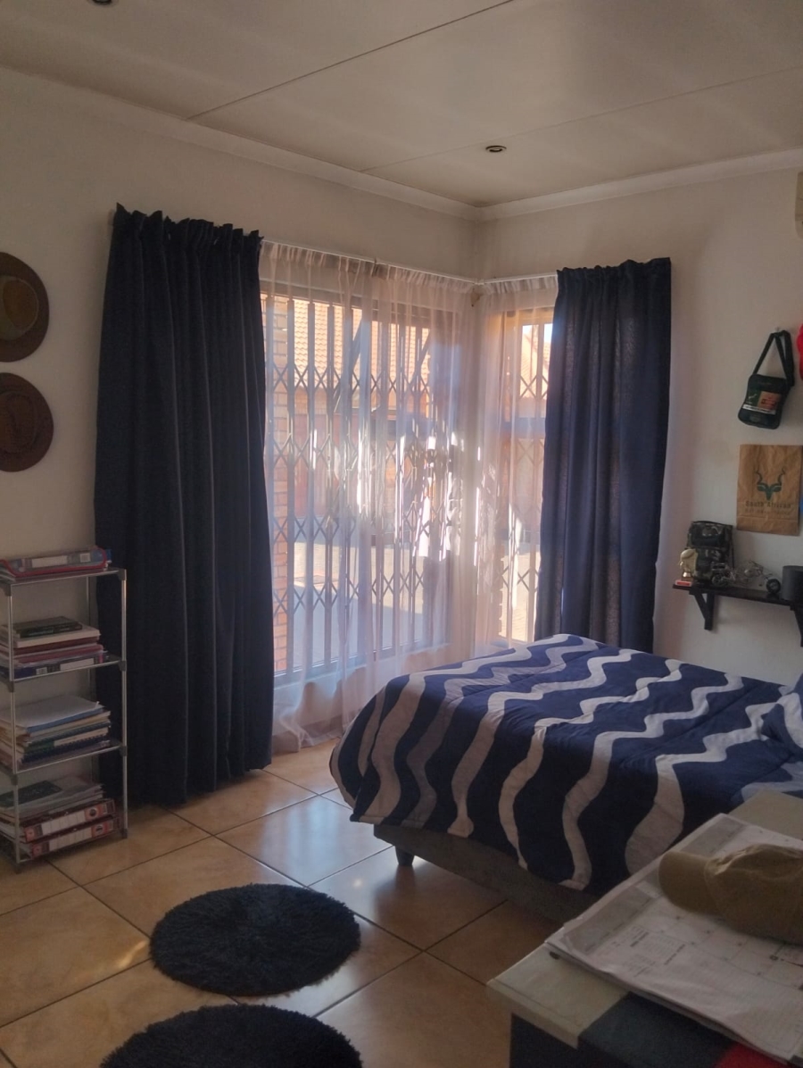 To Let 3 Bedroom Property for Rent in New Redruth Gauteng