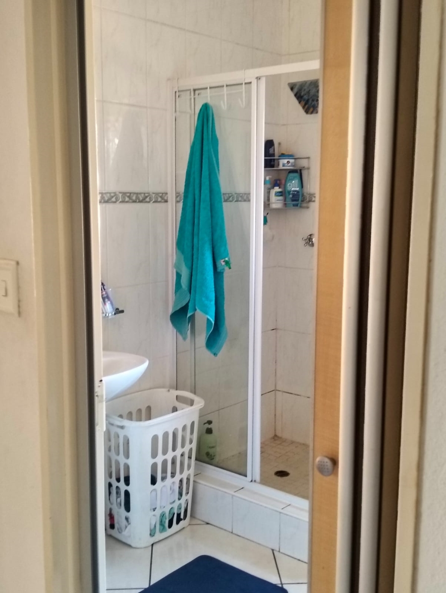 To Let 3 Bedroom Property for Rent in New Redruth Gauteng