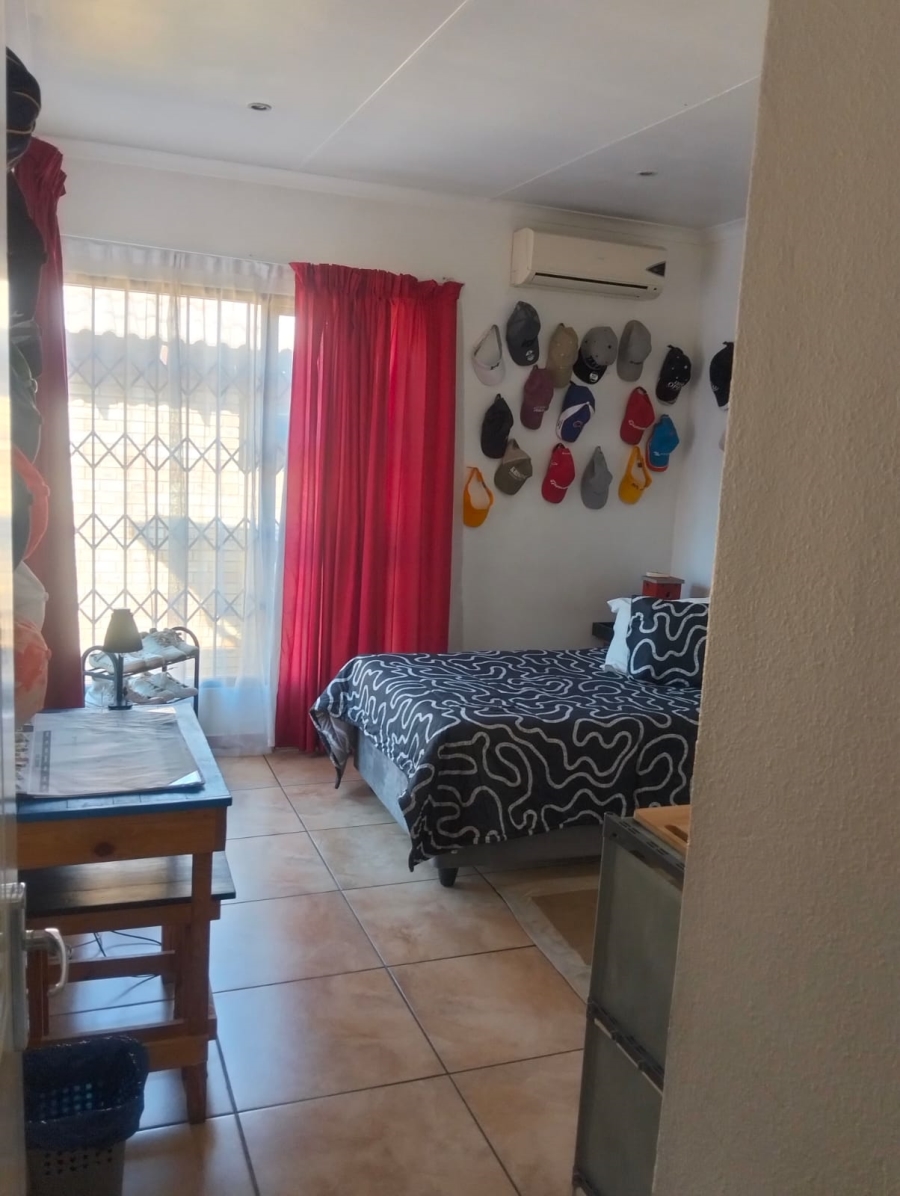 To Let 3 Bedroom Property for Rent in New Redruth Gauteng