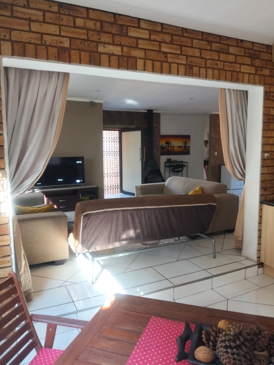 To Let 3 Bedroom Property for Rent in New Redruth Gauteng