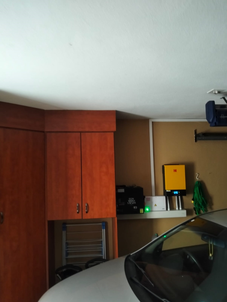 To Let 3 Bedroom Property for Rent in New Redruth Gauteng