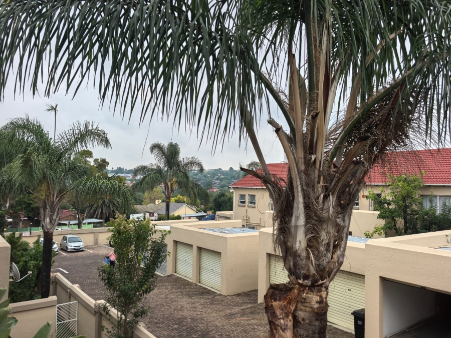 To Let 2 Bedroom Property for Rent in Vorna Valley Gauteng