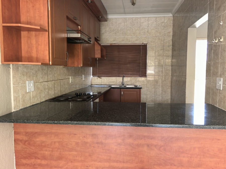 To Let 2 Bedroom Property for Rent in Vorna Valley Gauteng