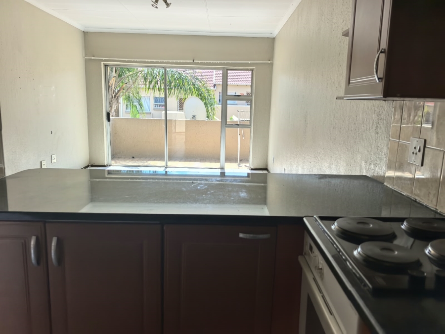 To Let 2 Bedroom Property for Rent in Vorna Valley Gauteng