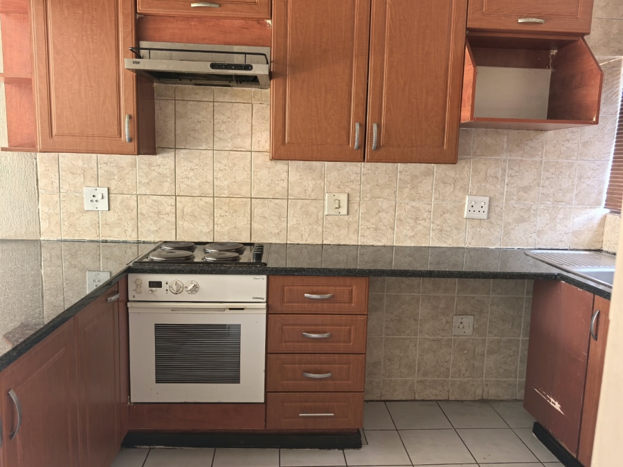 To Let 2 Bedroom Property for Rent in Vorna Valley Gauteng