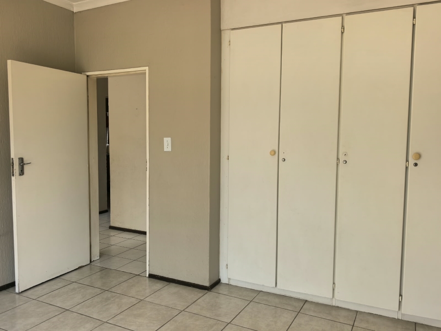 To Let 2 Bedroom Property for Rent in Vorna Valley Gauteng