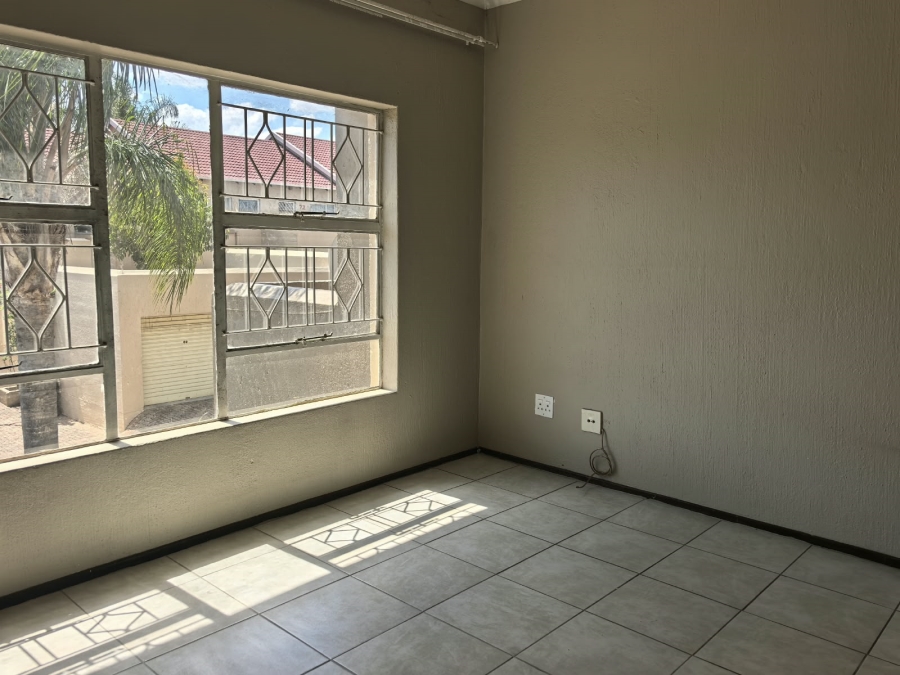 To Let 2 Bedroom Property for Rent in Vorna Valley Gauteng