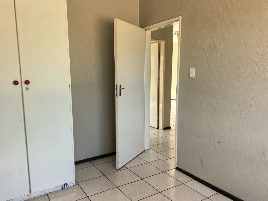To Let 2 Bedroom Property for Rent in Vorna Valley Gauteng