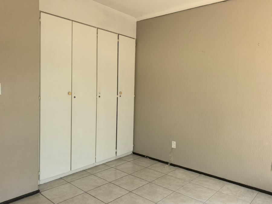 To Let 2 Bedroom Property for Rent in Vorna Valley Gauteng