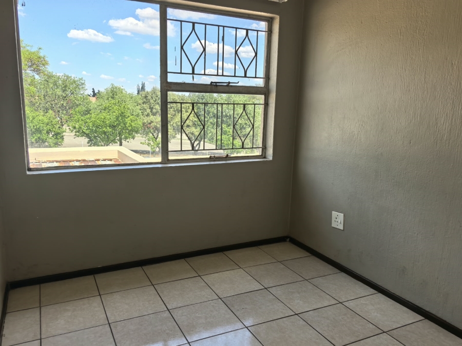 To Let 2 Bedroom Property for Rent in Vorna Valley Gauteng