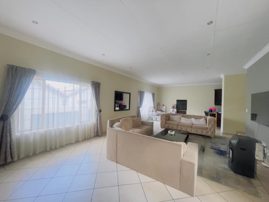To Let 3 Bedroom Property for Rent in Thatchfield Estate Gauteng