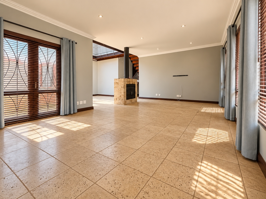 5 Bedroom Property for Sale in Strubensvallei Gauteng