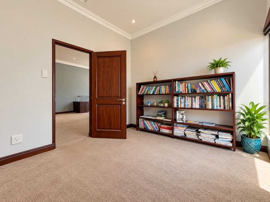 5 Bedroom Property for Sale in Strubensvallei Gauteng