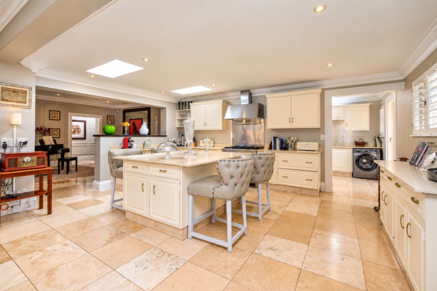 4 Bedroom Property for Sale in Hurlingham Gauteng
