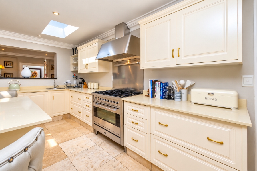 4 Bedroom Property for Sale in Hurlingham Gauteng