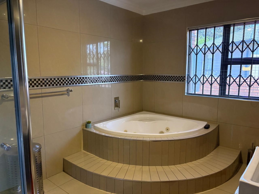 6 Bedroom Property for Sale in Vaal Marina Gauteng