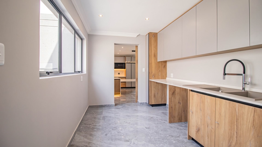 5 Bedroom Property for Sale in Eye of Africa Gauteng