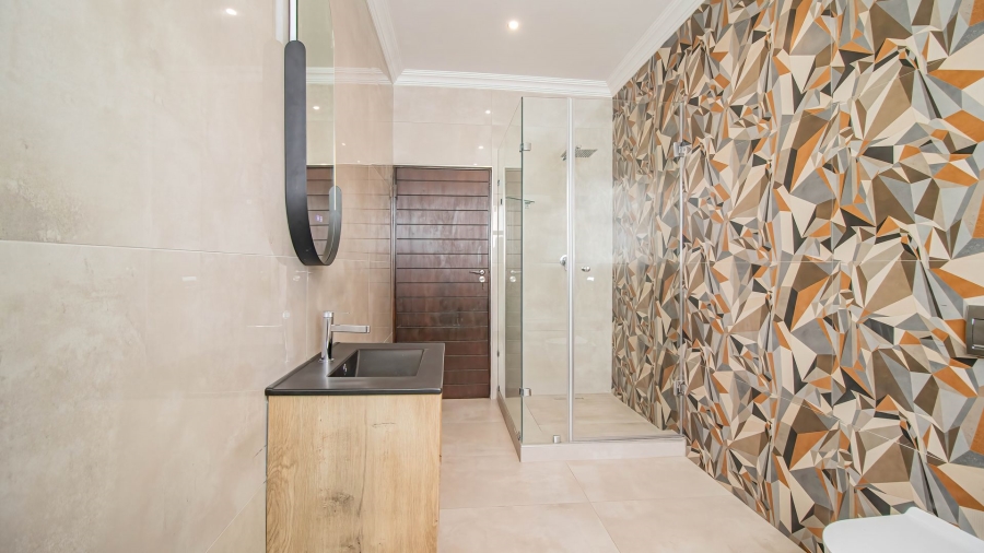 5 Bedroom Property for Sale in Eye of Africa Gauteng