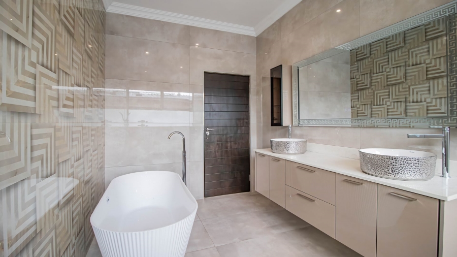 5 Bedroom Property for Sale in Eye of Africa Gauteng