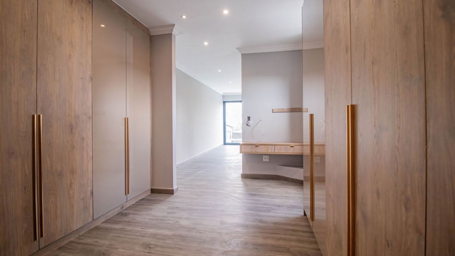 5 Bedroom Property for Sale in Eye of Africa Gauteng