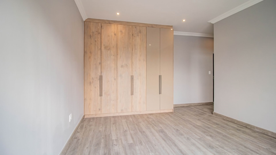 5 Bedroom Property for Sale in Eye of Africa Gauteng