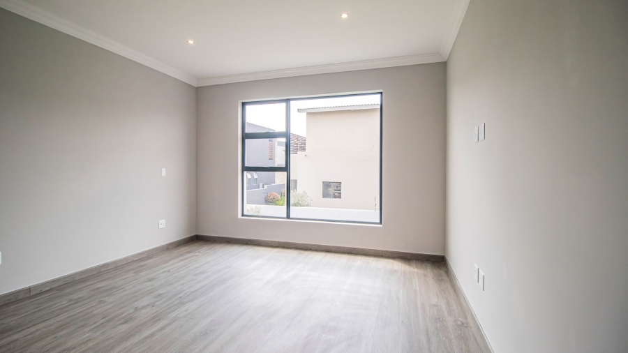 5 Bedroom Property for Sale in Eye of Africa Gauteng