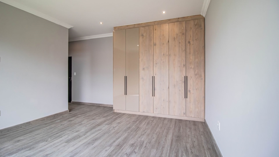 5 Bedroom Property for Sale in Eye of Africa Gauteng