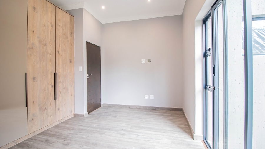 5 Bedroom Property for Sale in Eye of Africa Gauteng
