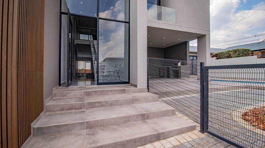 5 Bedroom Property for Sale in Eye of Africa Gauteng