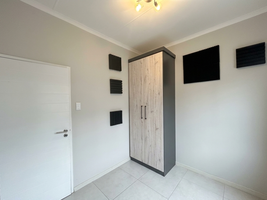 To Let 2 Bedroom Property for Rent in Erand Gardens Gauteng