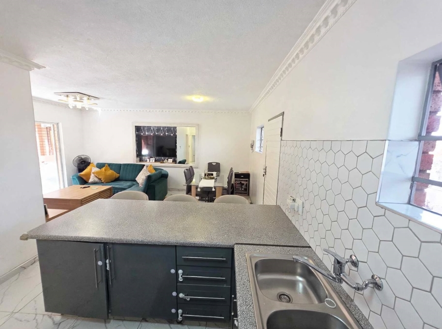 2 Bedroom Property for Sale in Noordwyk Gauteng