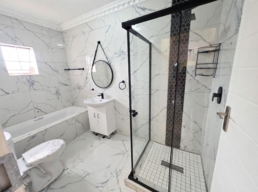 2 Bedroom Property for Sale in Noordwyk Gauteng