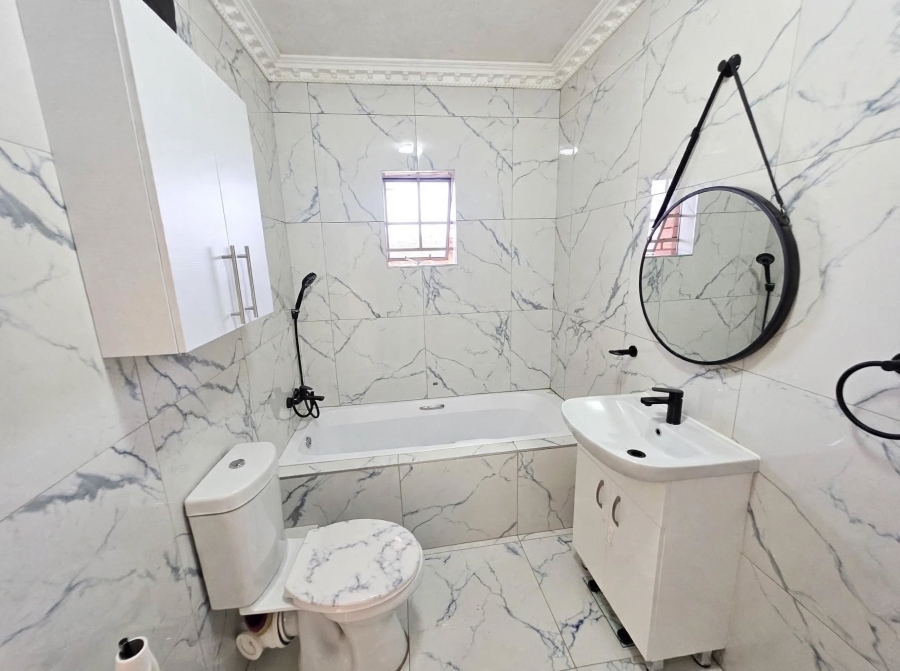 2 Bedroom Property for Sale in Noordwyk Gauteng