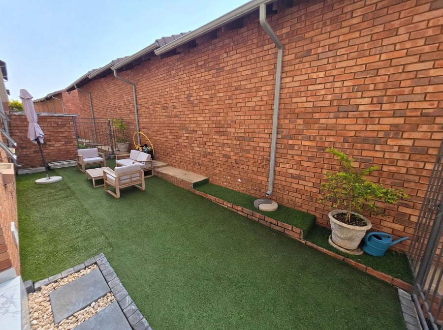 2 Bedroom Property for Sale in Noordwyk Gauteng