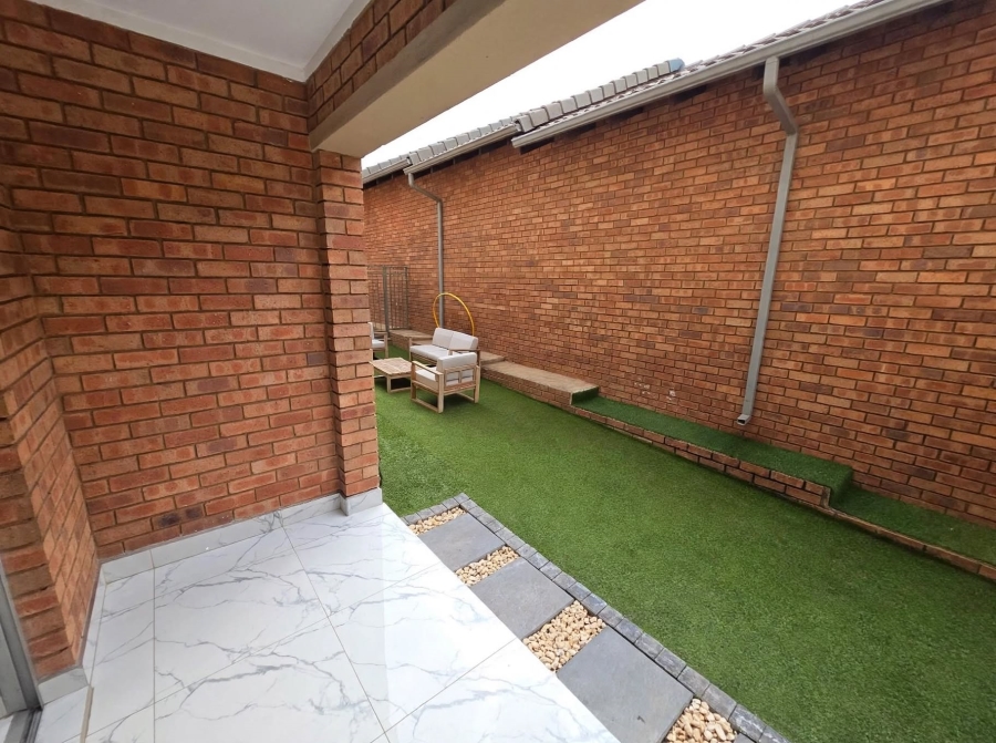2 Bedroom Property for Sale in Noordwyk Gauteng