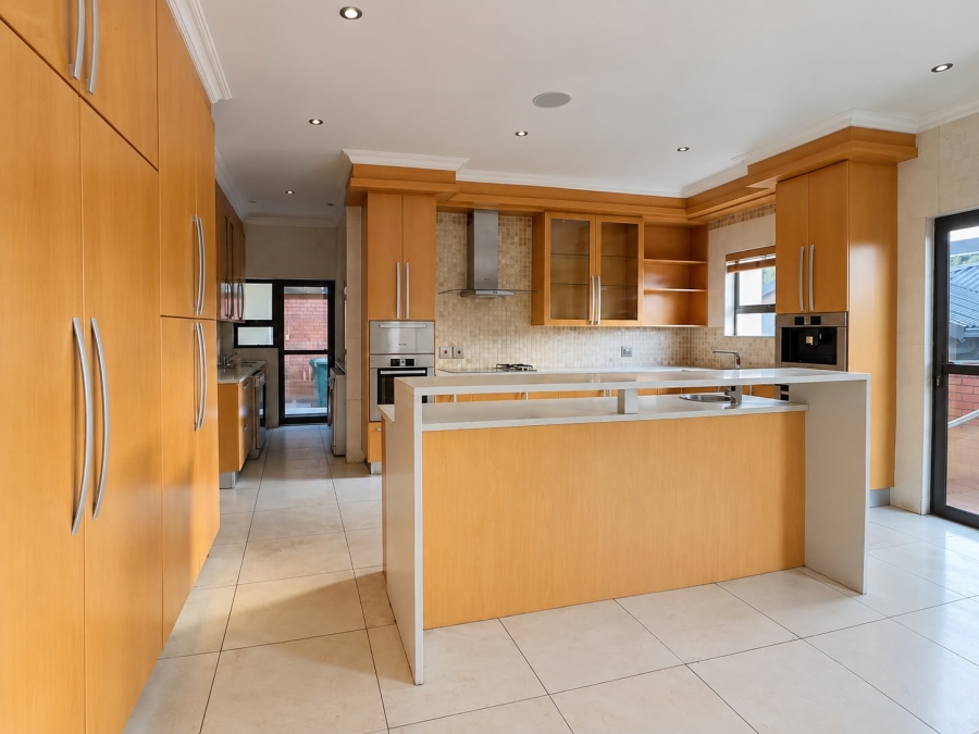 5 Bedroom Property for Sale in Waterfall Country Village Gauteng