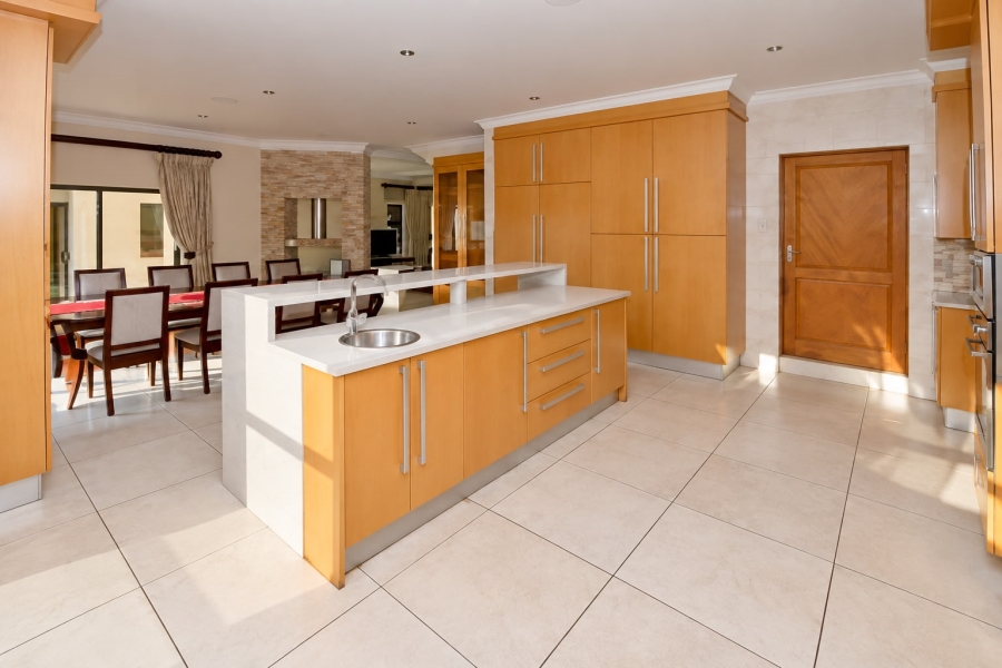 5 Bedroom Property for Sale in Waterfall Country Village Gauteng