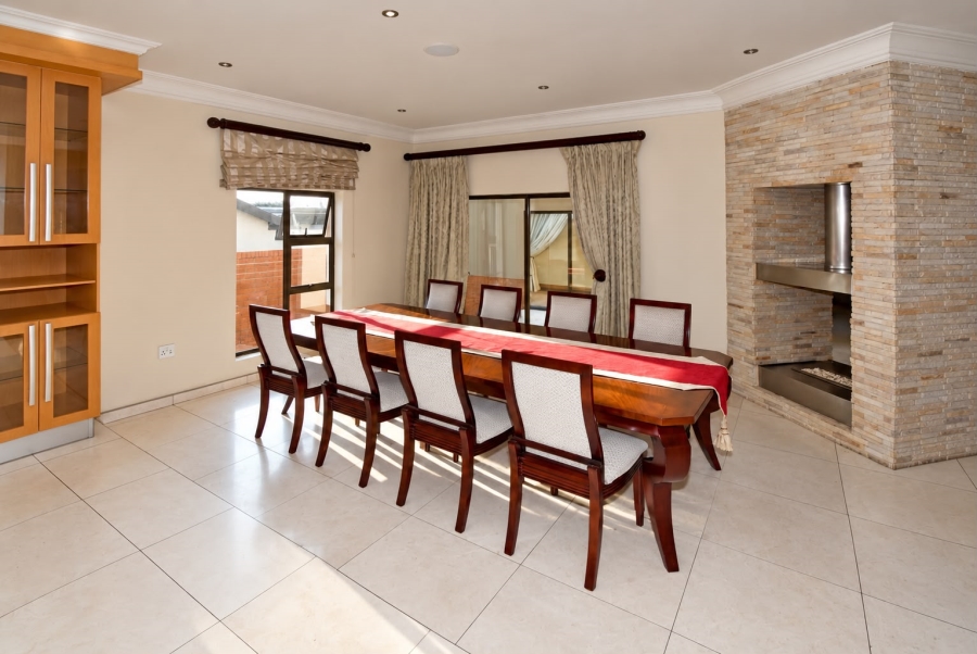 5 Bedroom Property for Sale in Waterfall Country Village Gauteng