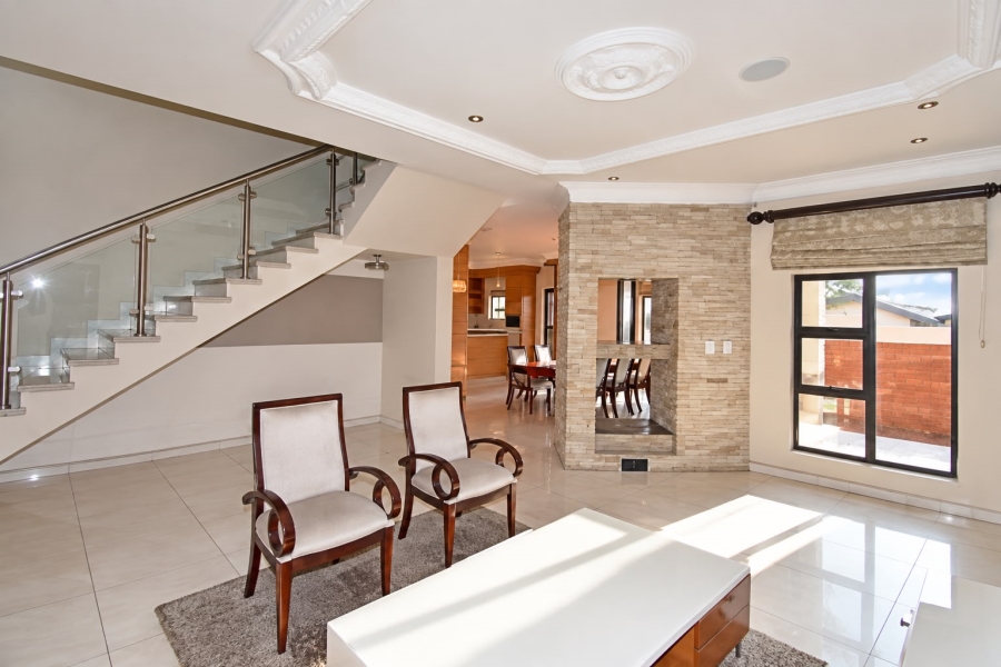 5 Bedroom Property for Sale in Waterfall Country Village Gauteng