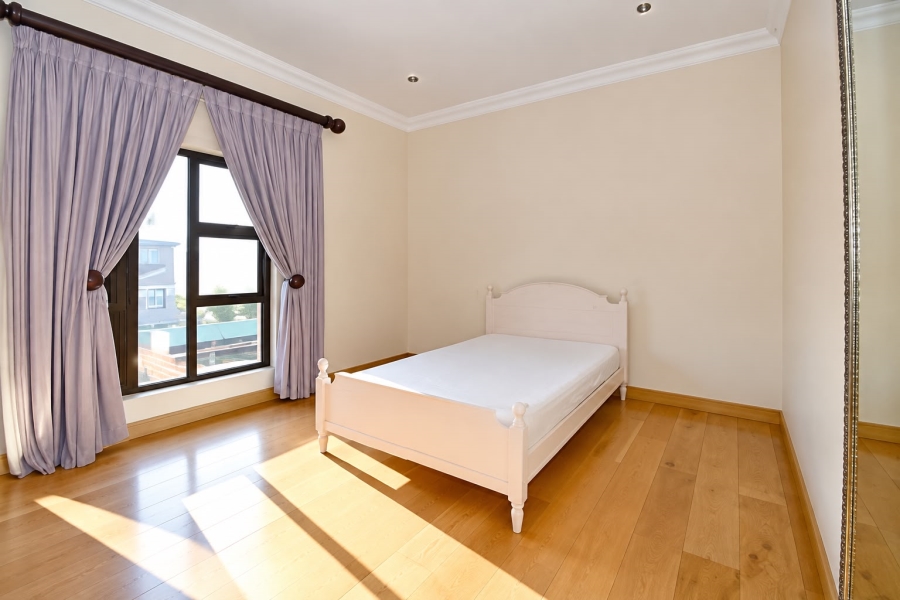 5 Bedroom Property for Sale in Waterfall Country Village Gauteng