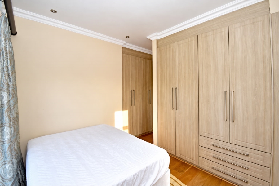 5 Bedroom Property for Sale in Waterfall Country Village Gauteng