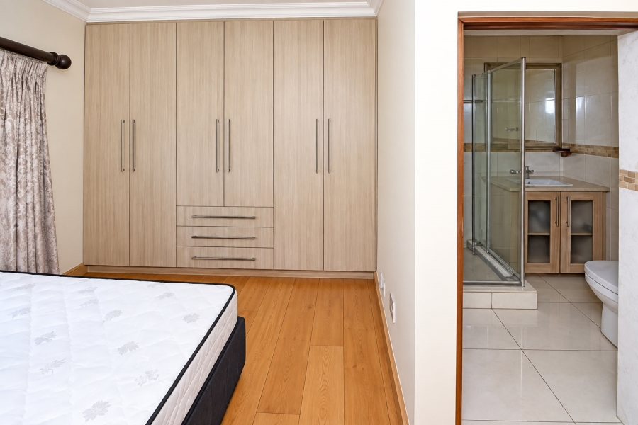 5 Bedroom Property for Sale in Waterfall Country Village Gauteng