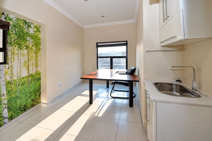 5 Bedroom Property for Sale in Waterfall Country Village Gauteng