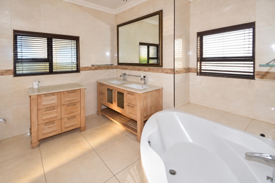 5 Bedroom Property for Sale in Waterfall Country Village Gauteng