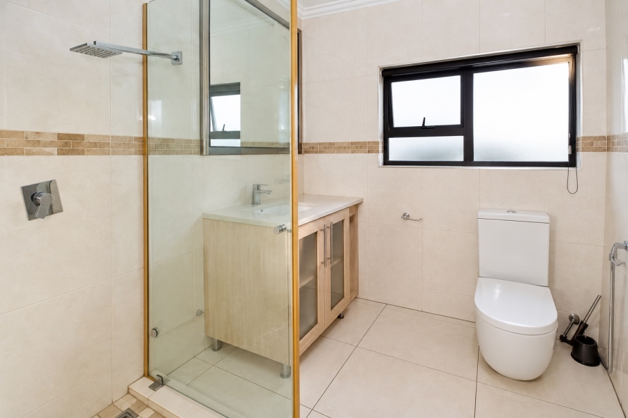 5 Bedroom Property for Sale in Waterfall Country Village Gauteng
